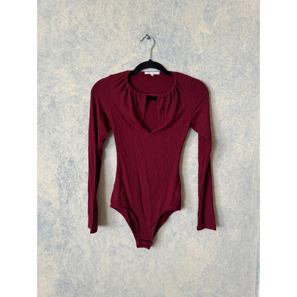 Willow & Clay Bodysuit Womens Small Burgundy Ribbed Keyhole Long Sleeve